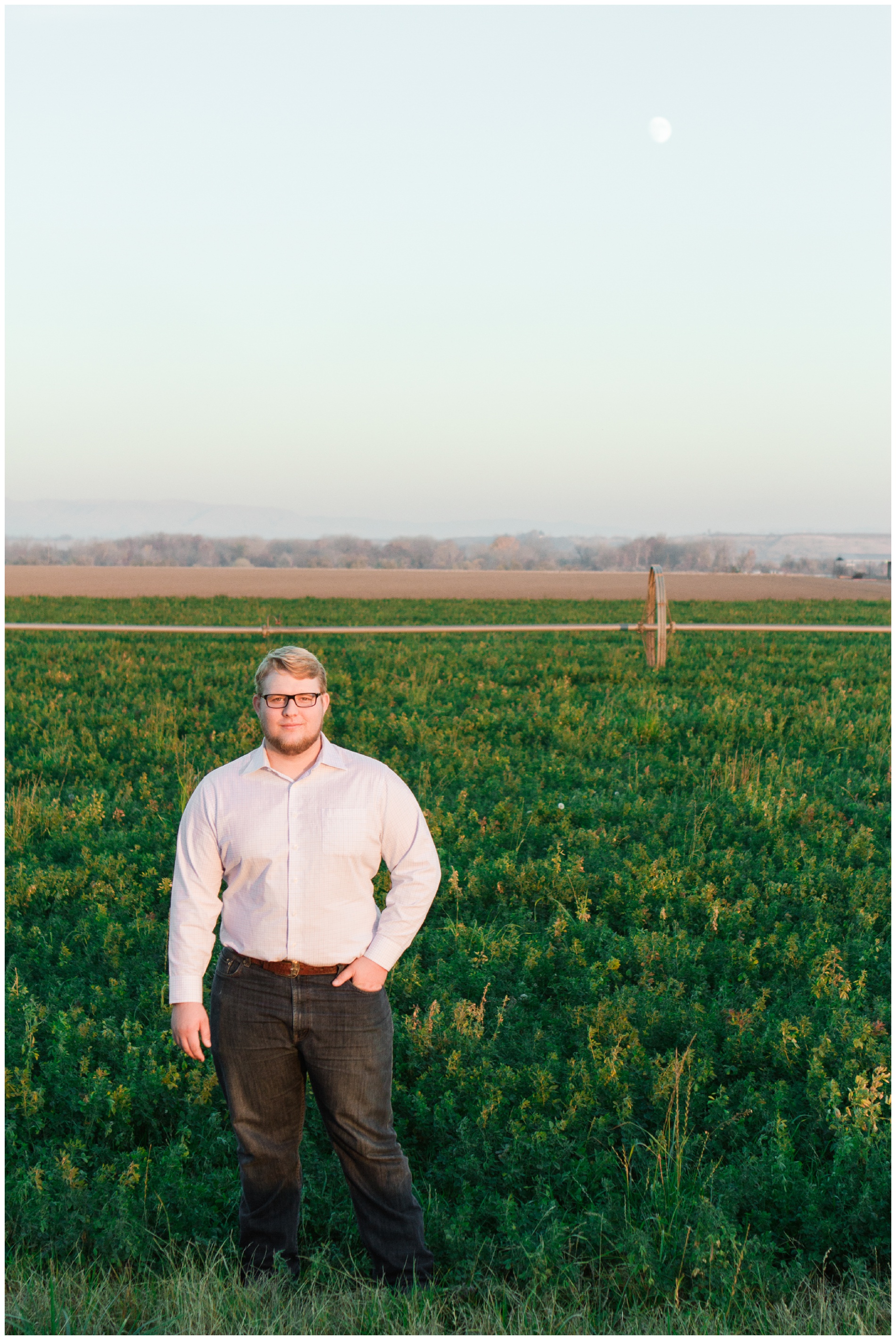 Fall senior photos in an alfalfa field in Ontario, Oregon