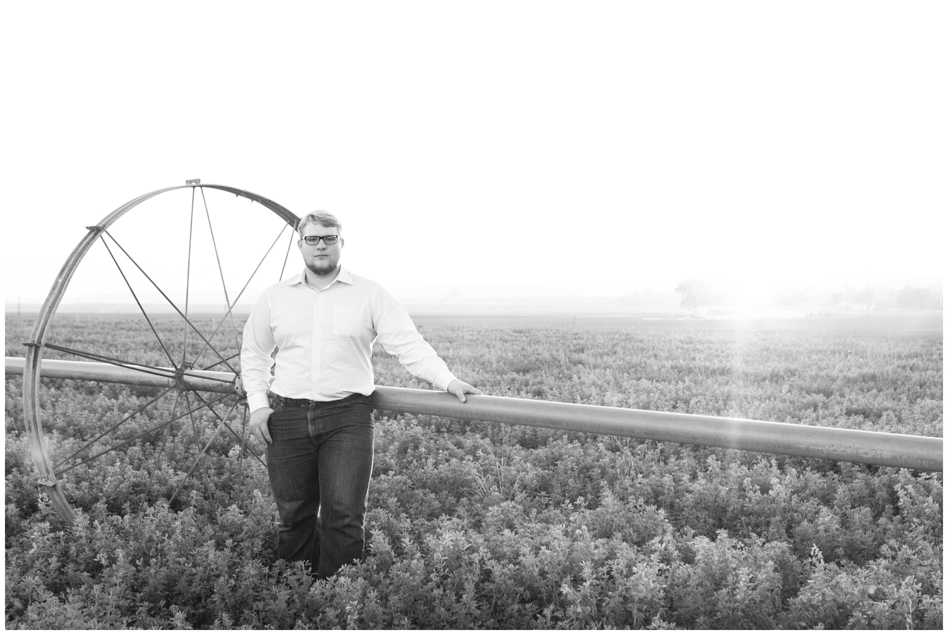 Fall senior photos in an alfalfa field in Ontario, Oregon