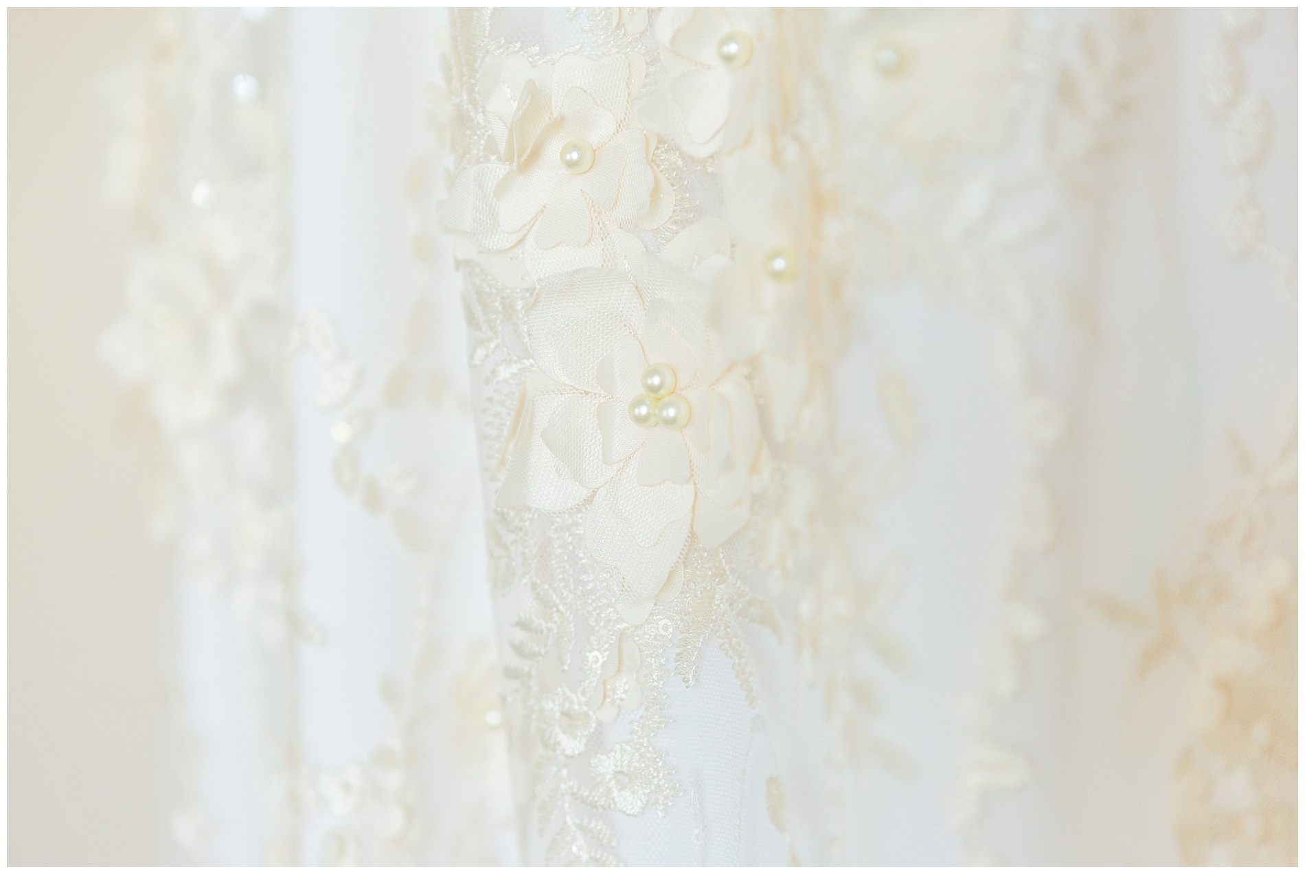 Floral overlay on bride's gown | Idaho wedding photographer | Robin Wheeler Photography