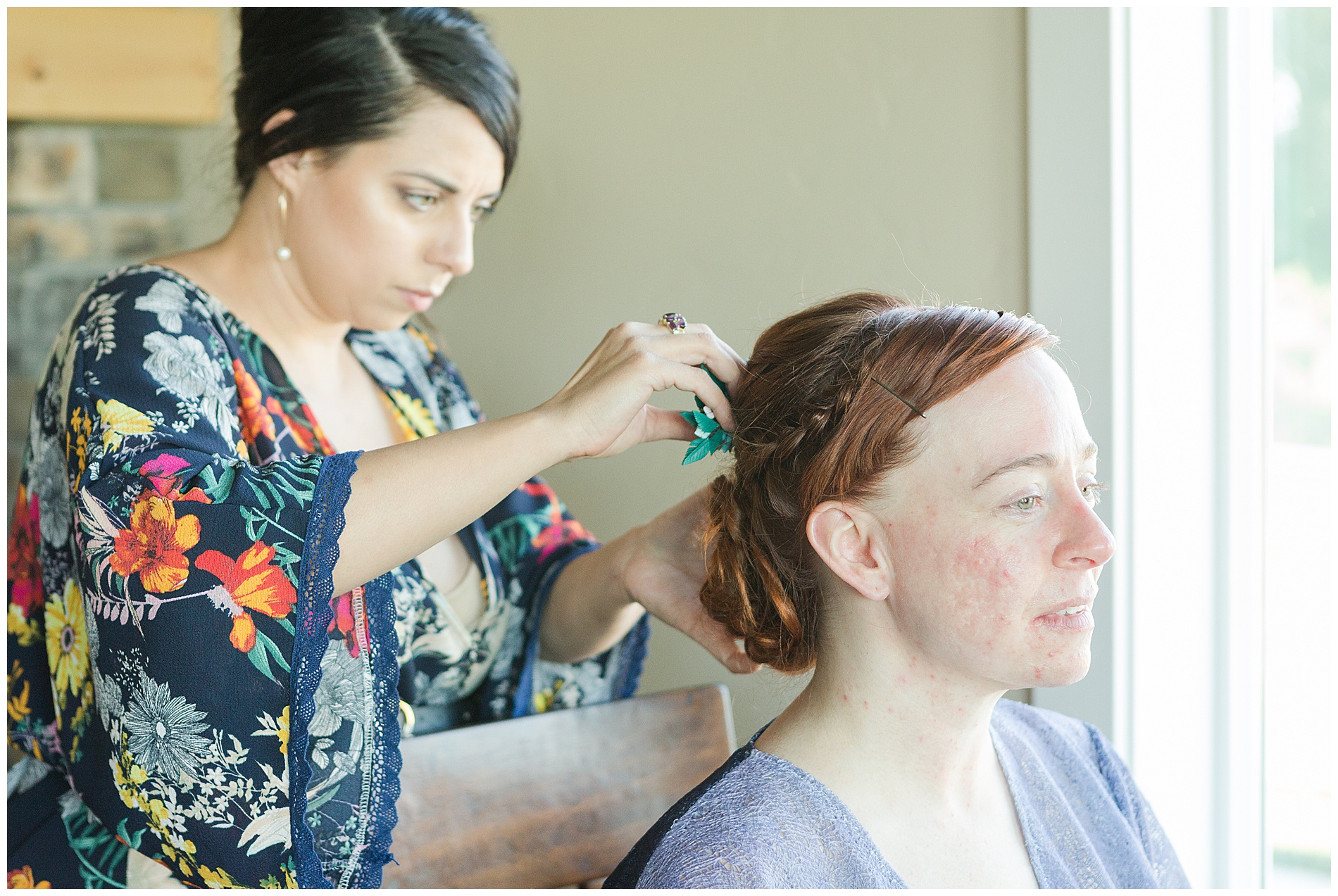 Placing the bride's hairpiece | Idaho wedding photographer | Robin Wheeler Photography
