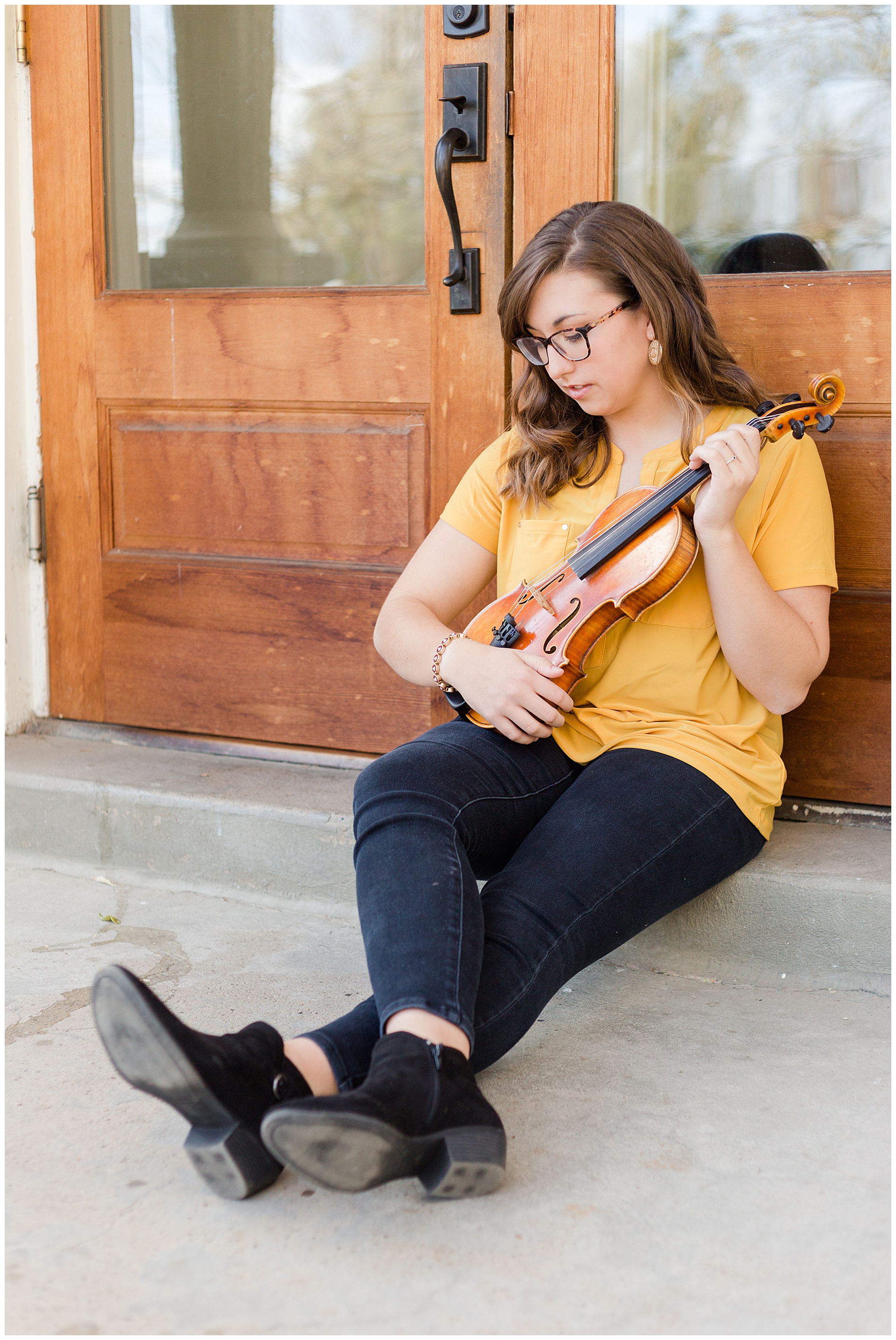 Senior photos with a violin in Weiser, Idaho | Robin Wheeler Photography