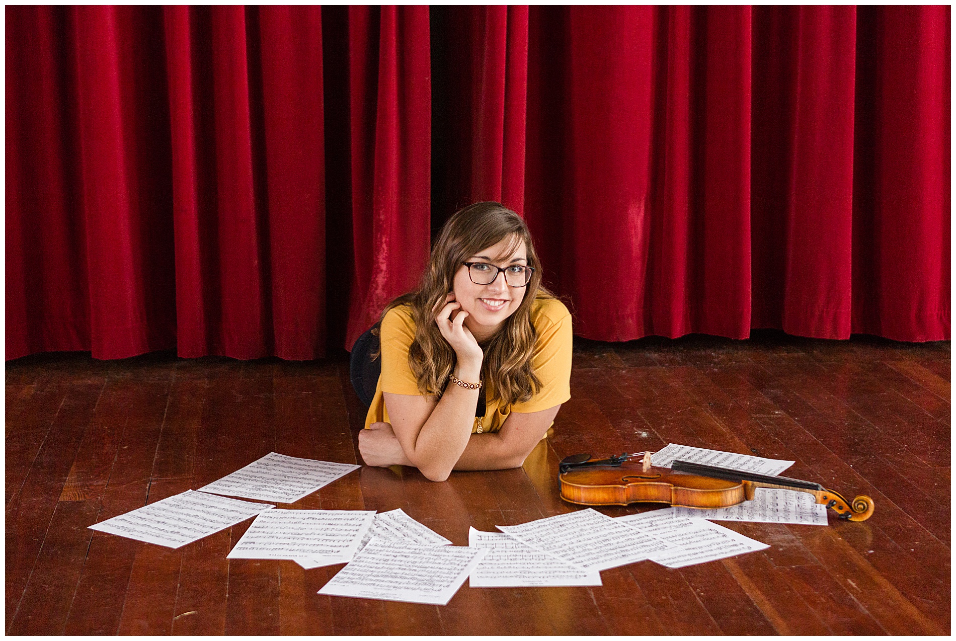 Senior photos with a violin in Weiser, Idaho | Robin Wheeler Photography