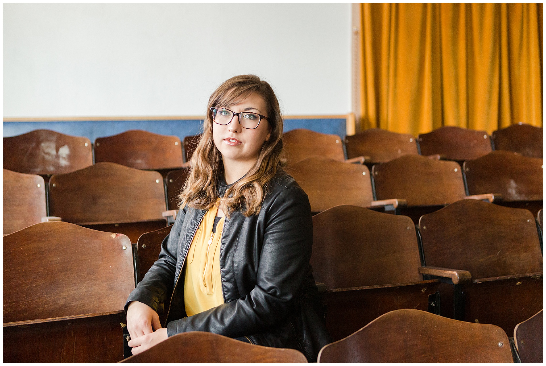 Senior pictures in a theater in Weiser, Idaho | Robin Wheeler Photography