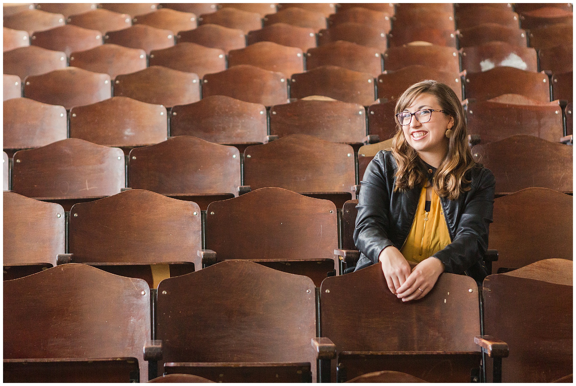 Senior pictures in a theater in Weiser, Idaho | Robin Wheeler Photography