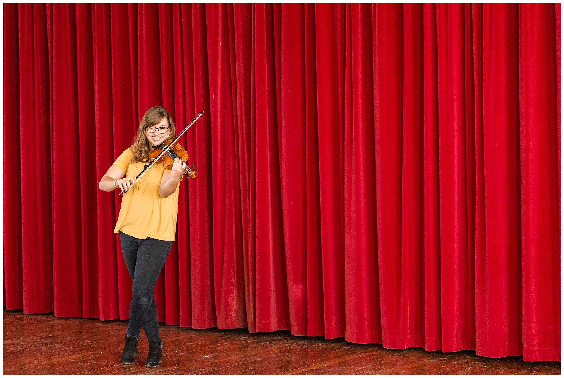 Senior photos with a violin in Weiser, Idaho | Robin Wheeler Photography