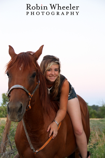 senior portrait of a girl with her horse in ontario, oregon