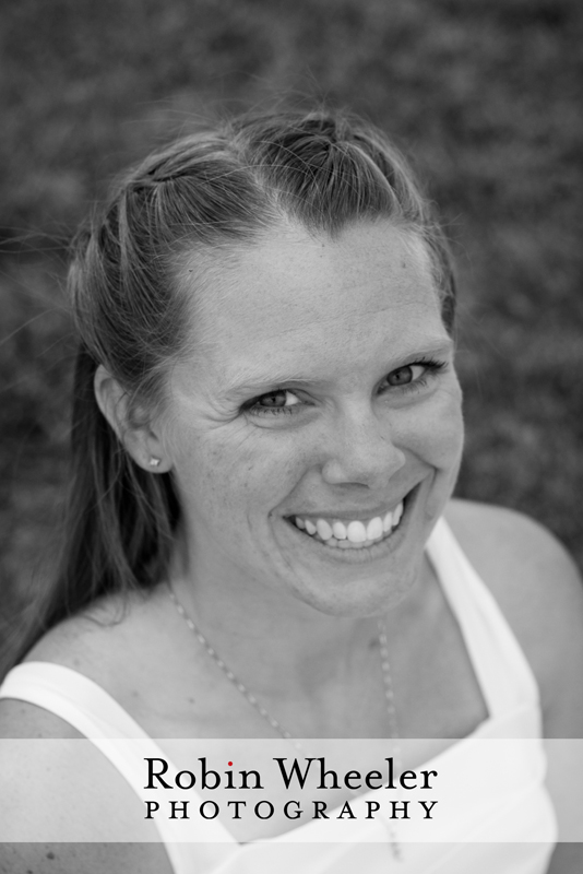 Black and white portrait of the bride sitting down, Ontario, Oregon