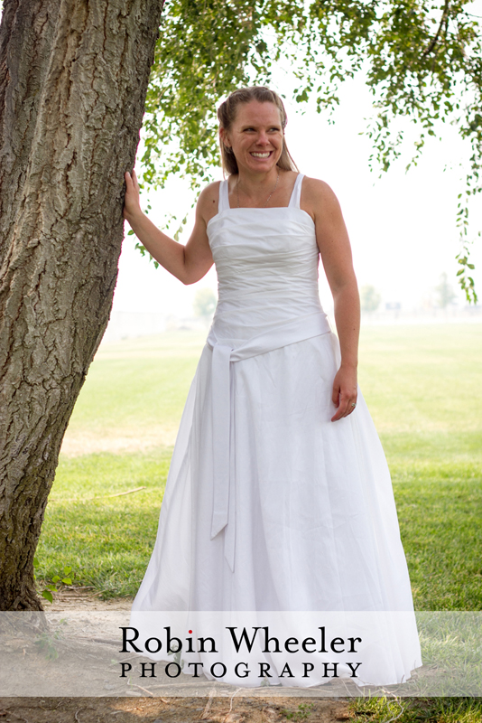 Photo of bride standing by a tree, Ontario, Oregon