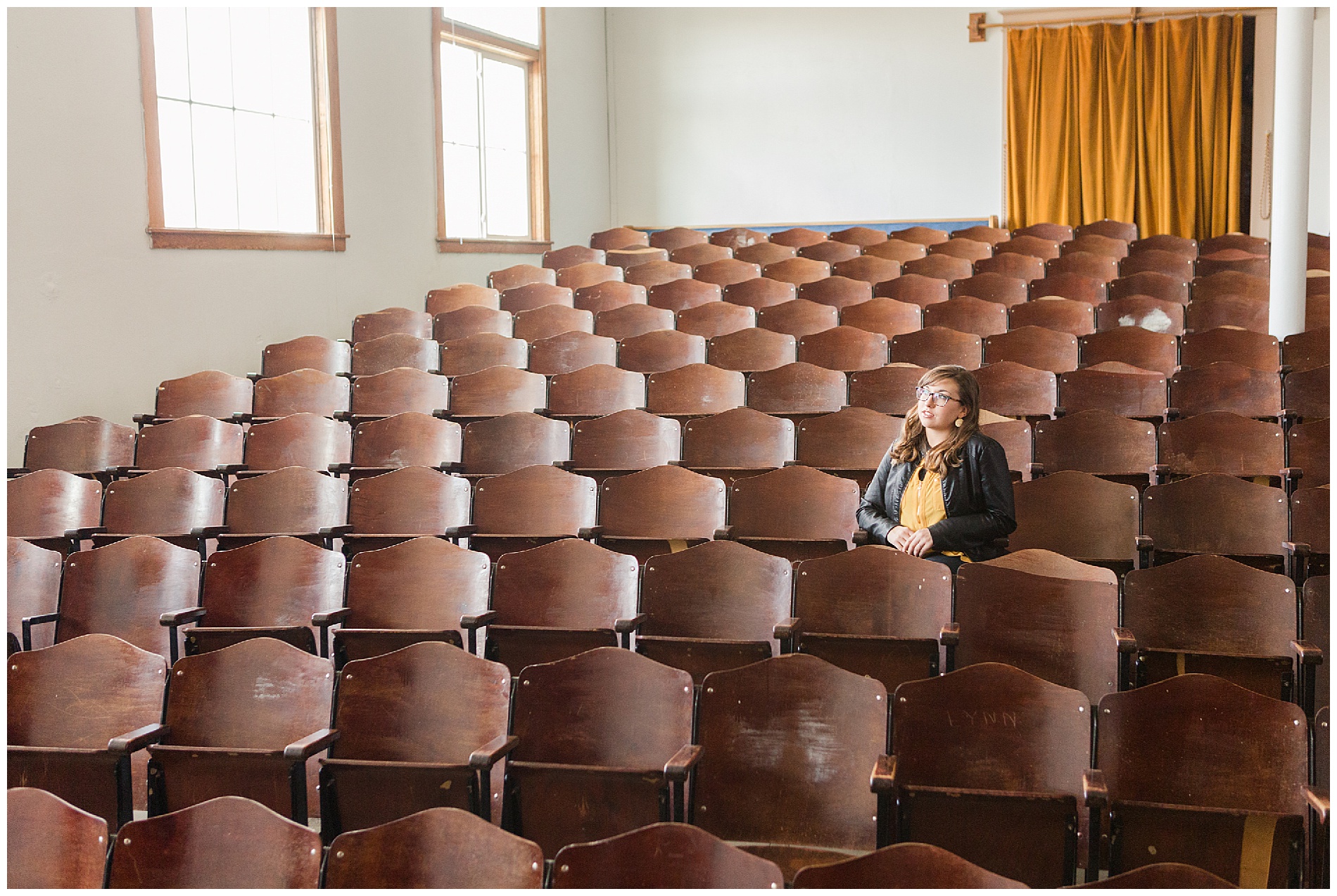 Senior pictures in a theater in Weiser, Idaho | Robin Wheeler Photography